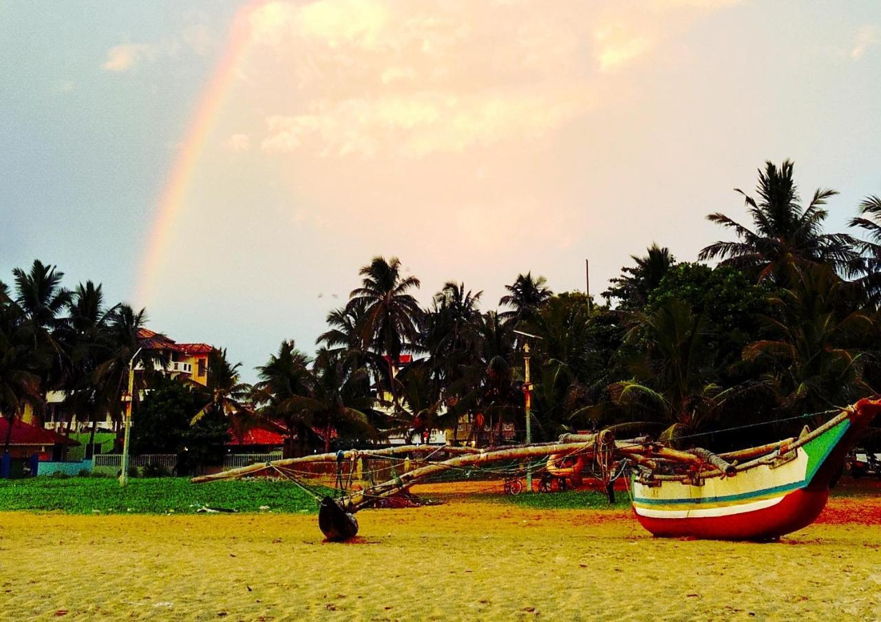 Mina Villa Hikkaduwa Buitenkant foto